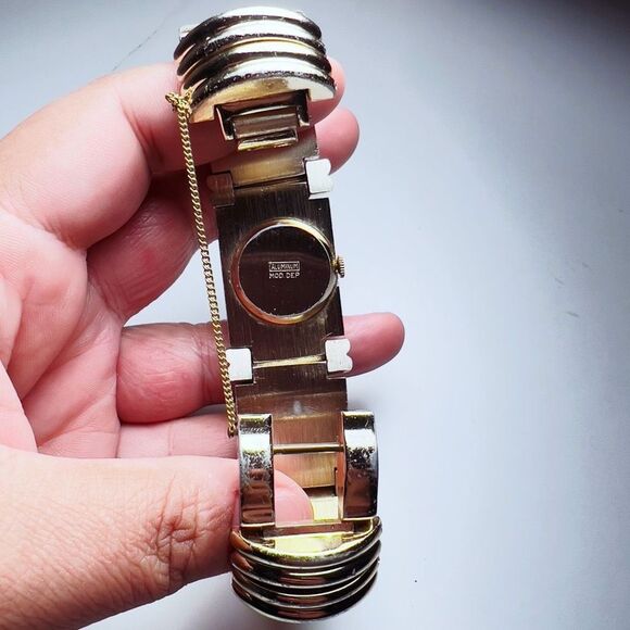 Sheffield | Women’s | Watch | One Size | Silver Thick Link Watch - Picture 7 of 7